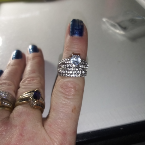 Beautiful Wedding Set - Picture 2 of 3